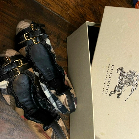 Burberry slip on flats size 7 original in box new - Picture 1 of 2